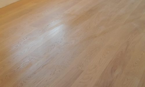 איך מנקים פרקט